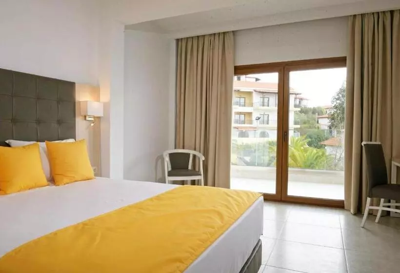 スーペリアトリプルルーム, Aristoteles Holiday Hotel And Spa