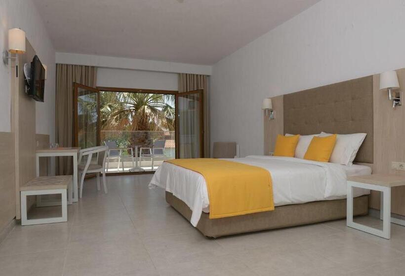 Трехместный Номер Superior, Aristoteles Holiday Hotel And Spa