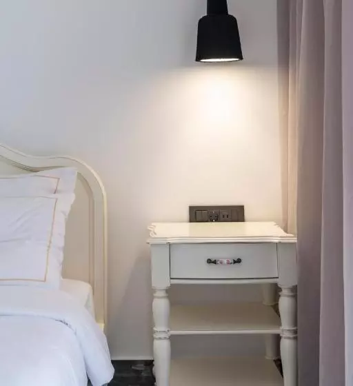 اتاق کلاسیک سه تخته, Diamond Boutique Hotel