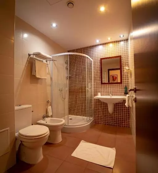 Senior Suite, Aurelia