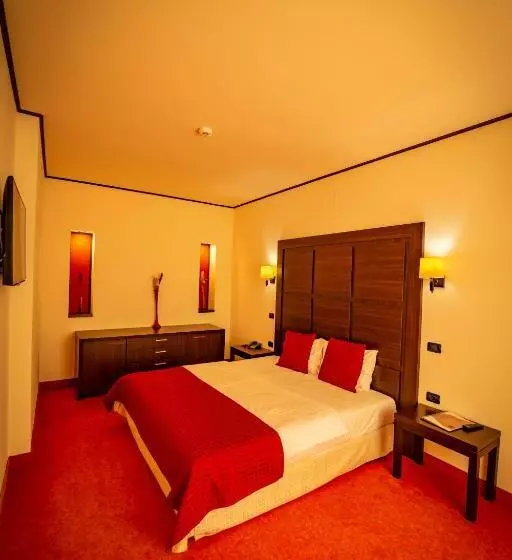Senior Suite, Aurelia