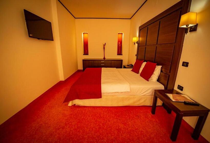 Senior Suite, Aurelia