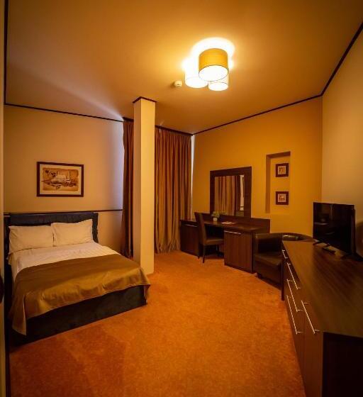 Senior Suite, Aurelia