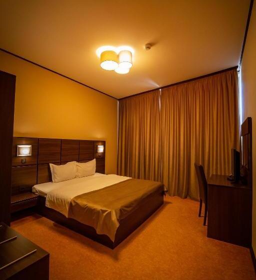 Senior Suite, Aurelia