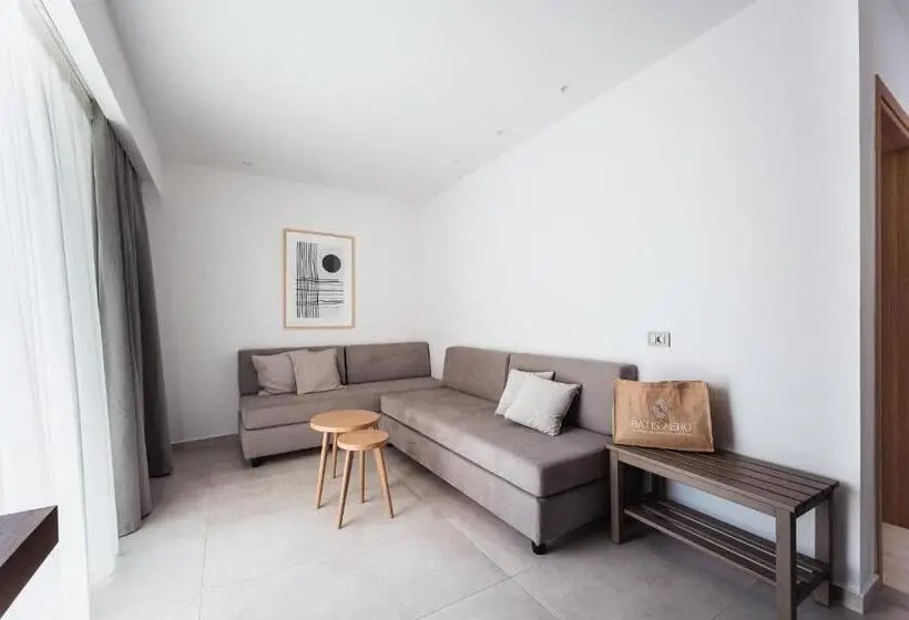 Suite Vue Ville, Batis Beach