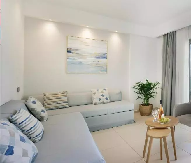 Suite, Batis Beach
