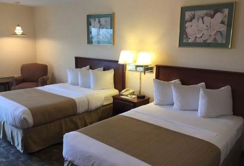 ２ダブルベッドのスタンダードルーム, Days Inn By Wyndham Grand Island I80