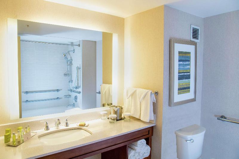 带大床的标准间, Doubletree By Hilton Las Vegas Airport