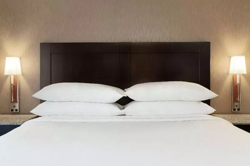 キングサイズベッドのスイートルーム, Embassy Suites By Hilton Arcadia Pasadena Area