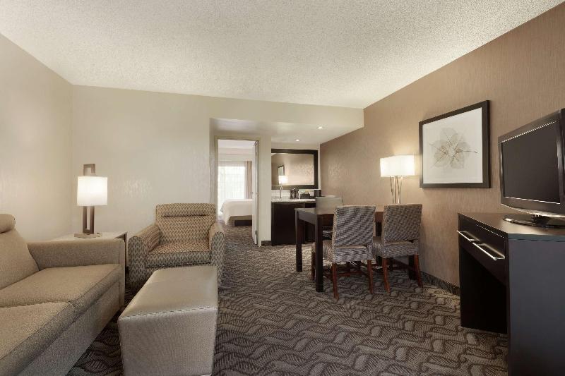 キングサイズベッドのスイートルーム, Embassy Suites By Hilton Arcadia Pasadena Area