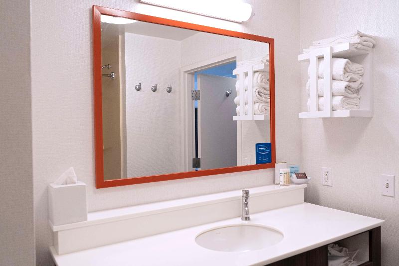 غرفة قياسية سرير كينج, Hampton Inn & Suites Seal Beach