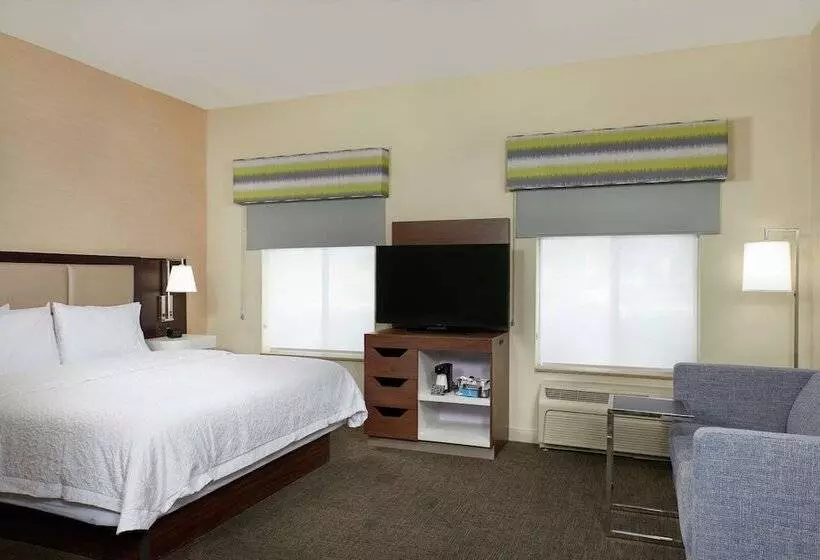 スタンダードスタジオ, Hampton Inn & Suites Phoenix Surprise