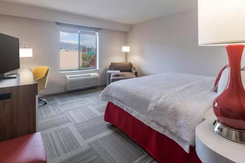 Standard-huone King-vuode, Hampton Inn Lehithanksgiving Point