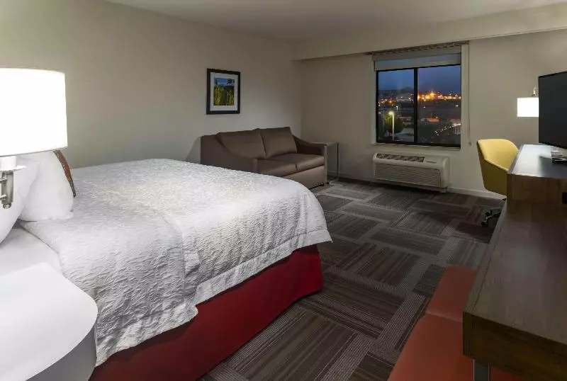 Standard-huone King-vuode, Hampton Inn Lehithanksgiving Point