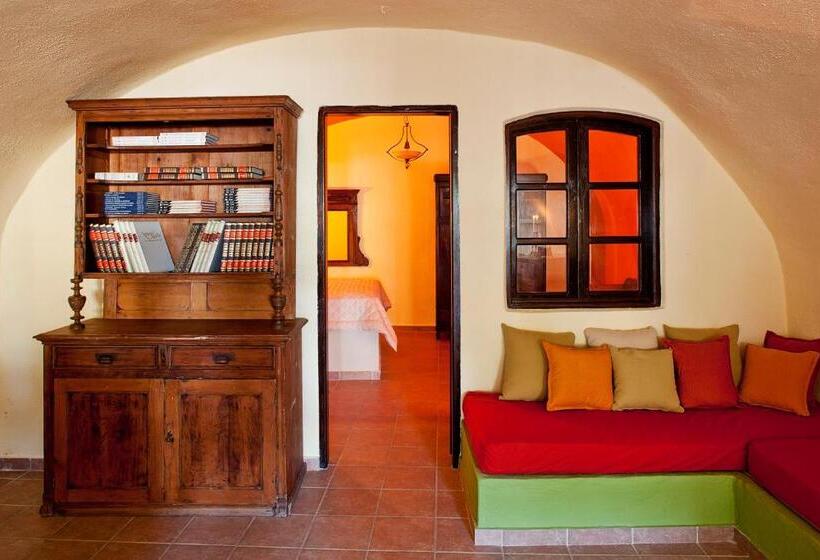 جناح, Lava Suites & Lounge