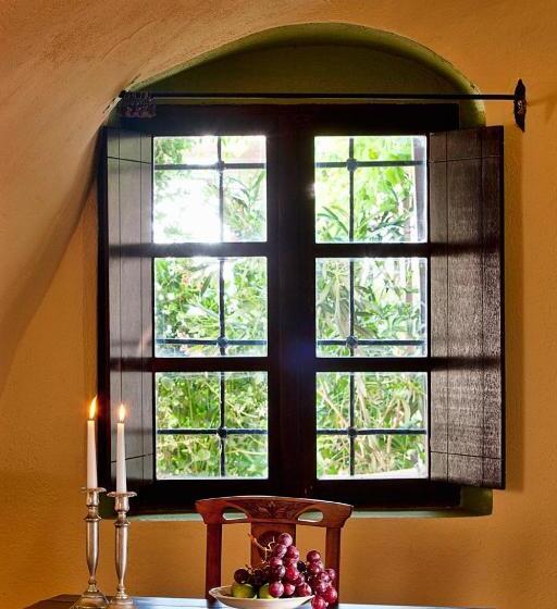 جناح, Lava Suites & Lounge