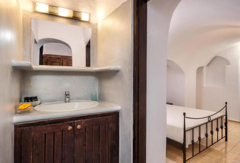 جناح, Lava Suites & Lounge