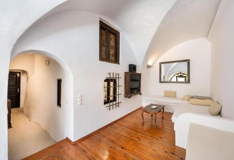 جناح, Lava Suites & Lounge