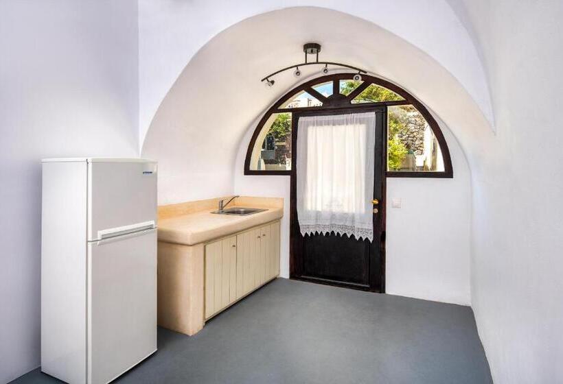 جناح, Lava Suites & Lounge