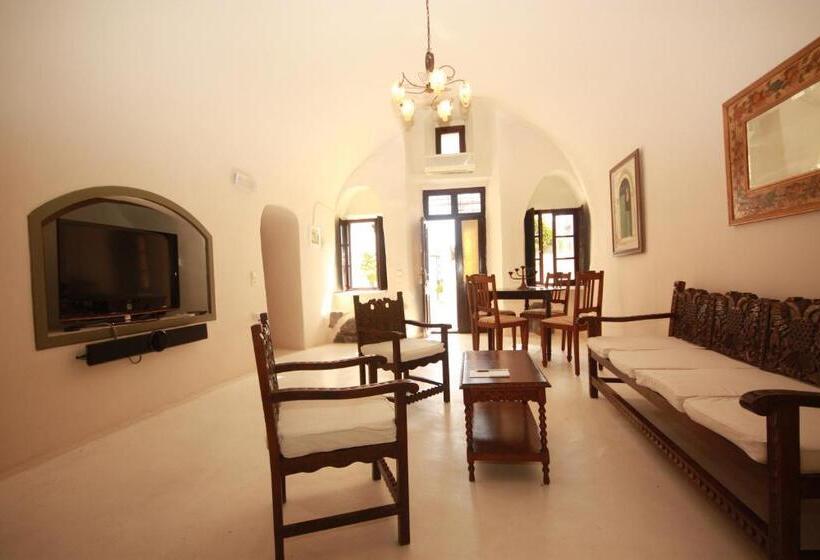 جناح عائلي, Lava Suites & Lounge