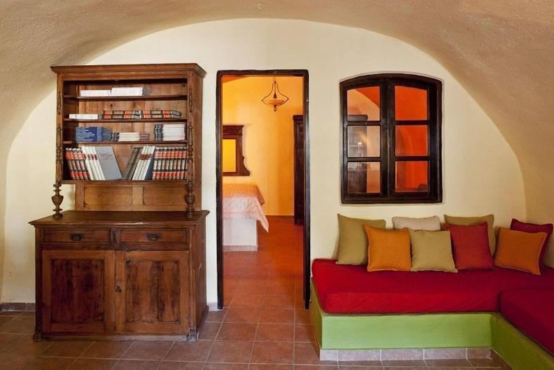 جناح, Lava Suites & Lounge