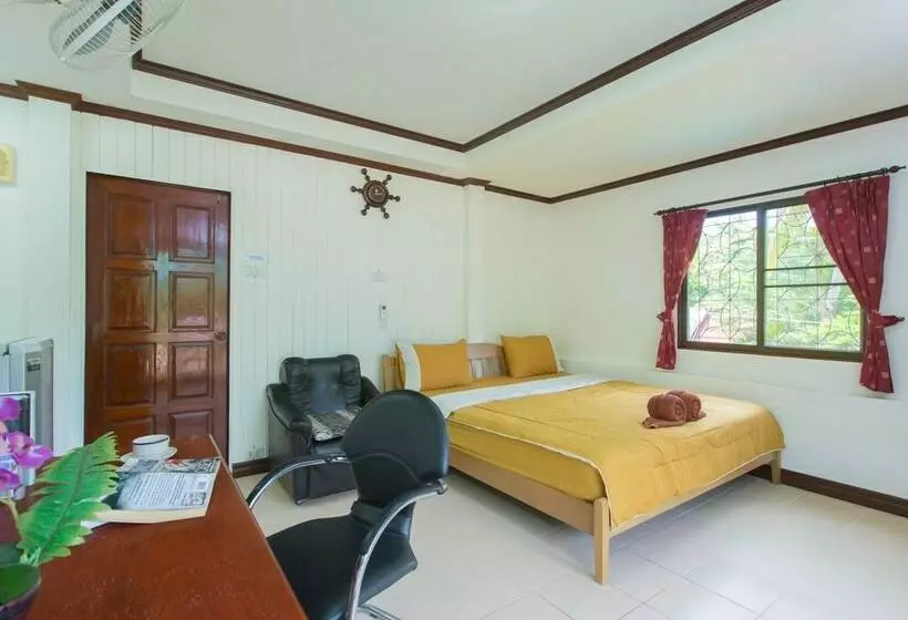 キングサイズベッドのスタンダードルーム, Patong Rai Rom Yen Resort Sha