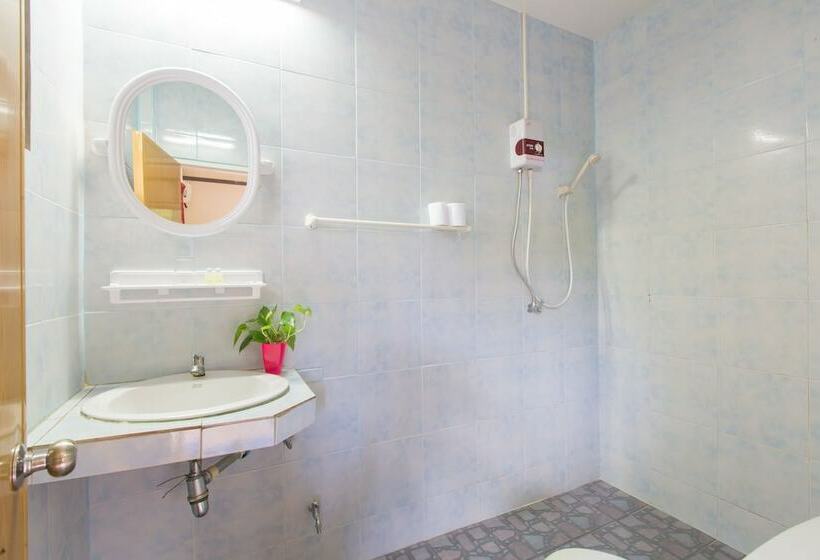 스탠다드 룸 킹사이즈 침대, Patong Rai Rom Yen Resort Sha