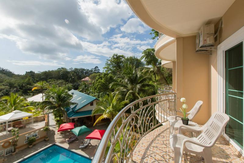 침실 1개 발코니 아파트, Patong Rai Rom Yen Resort Sha