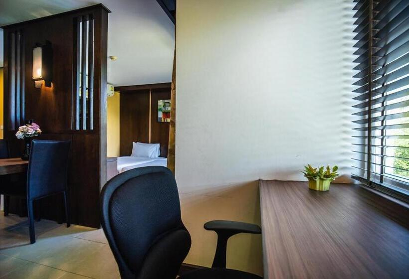 디럭스 룸, Ratana Hotel Chalong