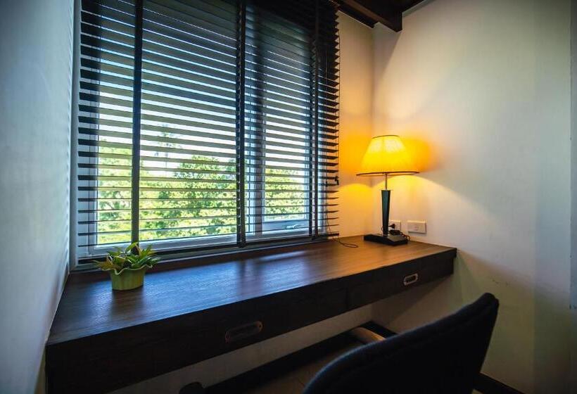 디럭스 룸, Ratana Hotel Chalong