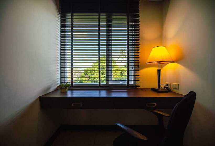 디럭스 룸, Ratana Hotel Chalong