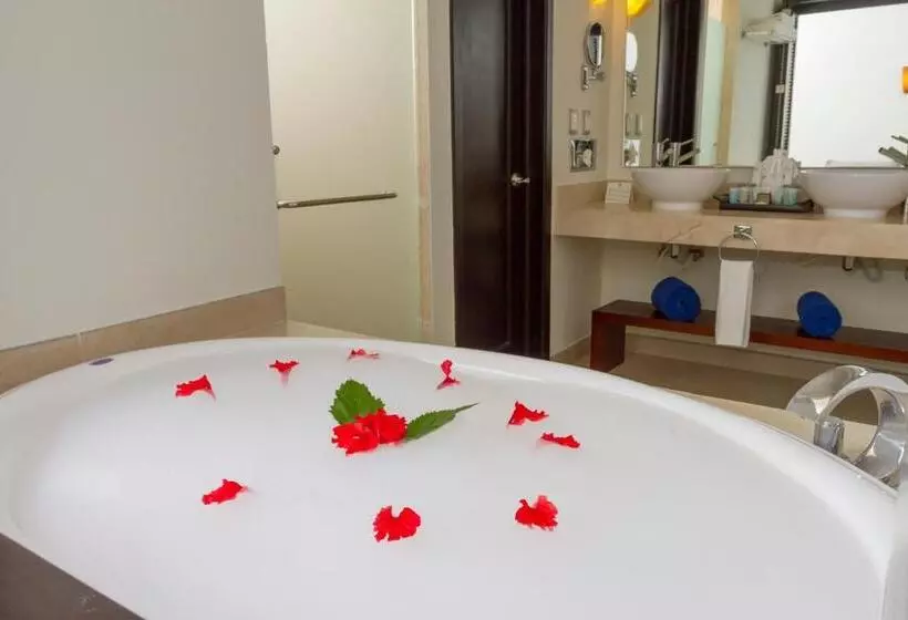 デラックススイート, Select Club At Sandos Caracol All Inclusive   Adults Only Area