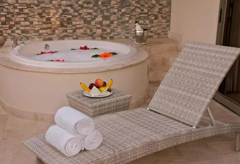 クラブスイート, Select Club At Sandos Caracol All Inclusive   Adults Only Area