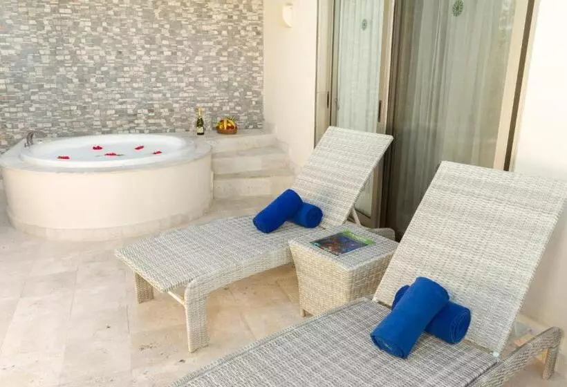 クラブスイート, Select Club At Sandos Caracol All Inclusive   Adults Only Area