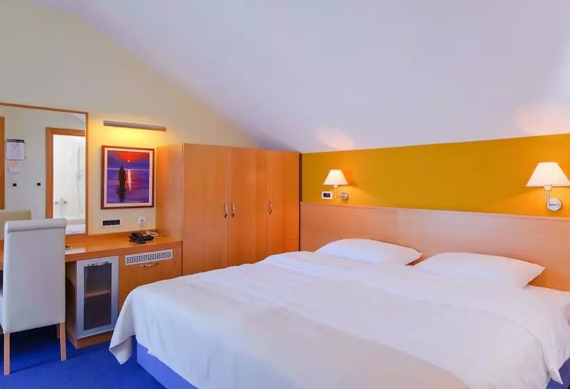 Economy Zimmer, Saudade