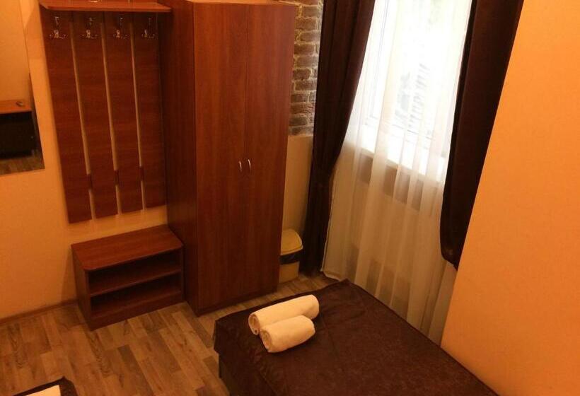 غرفة إقتصادية حمام مشترك, Tsisar Bankir