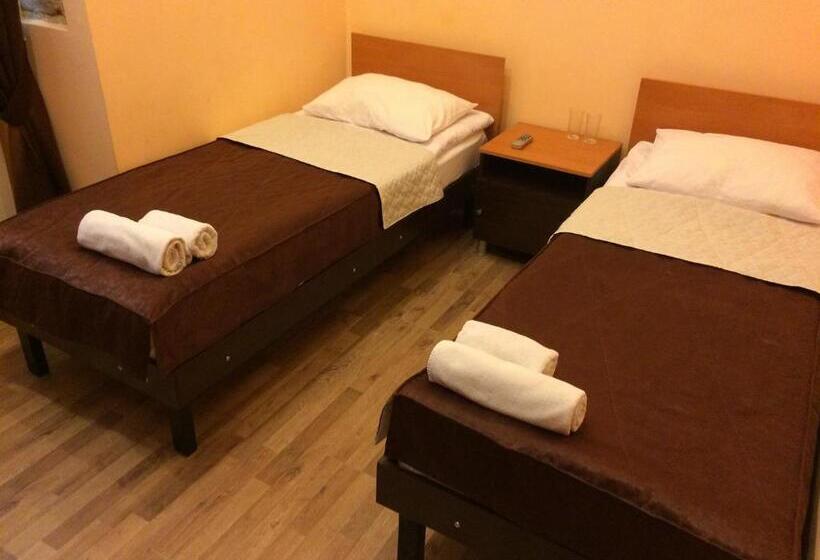 غرفة إقتصادية حمام مشترك, Tsisar Bankir