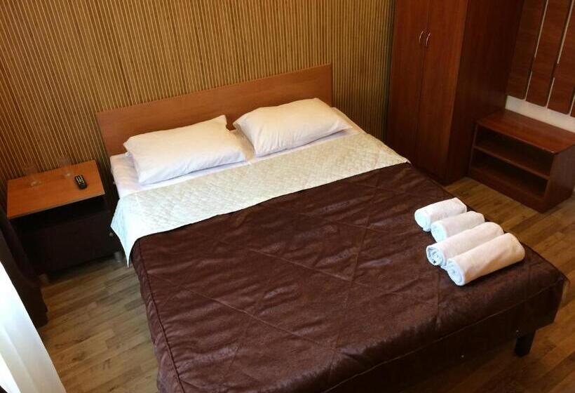 غرفة إقتصادية حمام مشترك, Tsisar Bankir