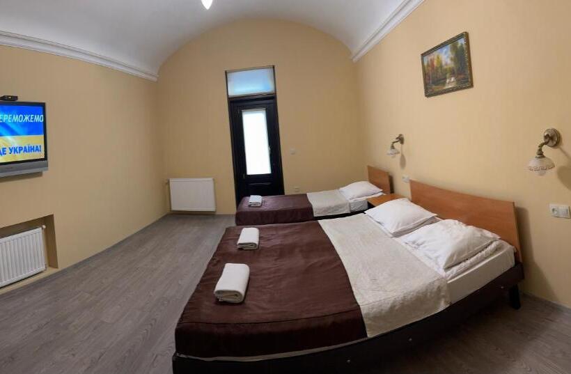 غرفة كومفورت ثلاثية, Tsisar Bankir