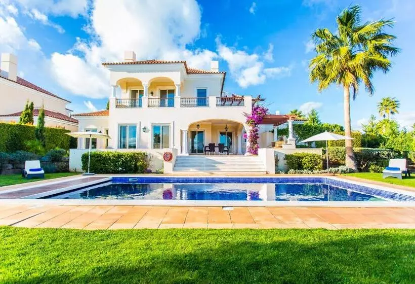 Villa 4 Makuuhuonetta, Monte Rei Golf & Country Club