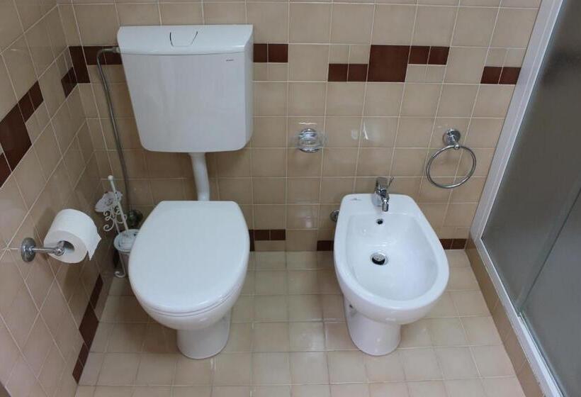 חדר סטנדרט טריפל חדר רחצה חיצוני, B&b Villa Dei Cigni Reali