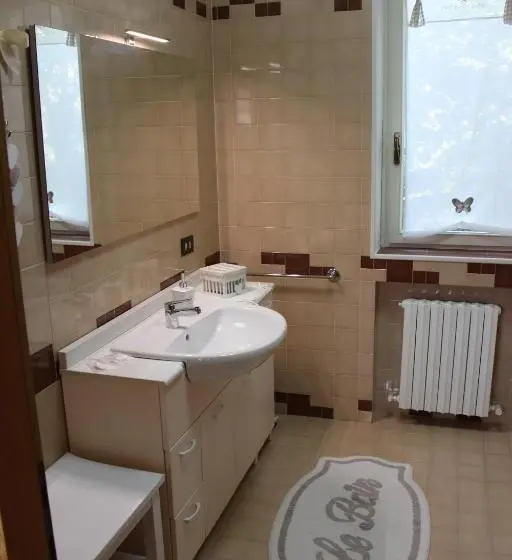 スタンダードトリプルルームの外観-バスルーム, B&b Villa Dei Cigni Reali
