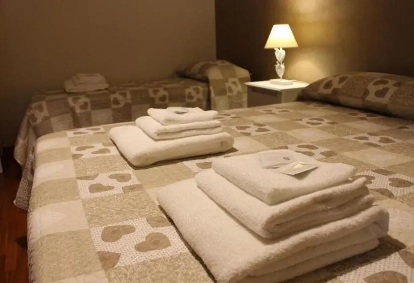 スタンダードトリプルルームの外観-バスルーム, B&b Villa Dei Cigni Reali