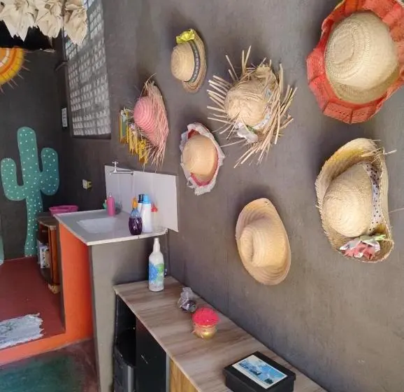 スタンダードトリプルルームの外観-バスルーム, Perto Do Aeroporto De Salvador   Dona Pitanga Hostel