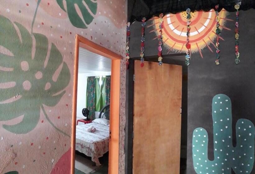 Стандартный внешний трехместный номер с ванной комнатой, Perto Do Aeroporto De Salvador Dona Pitanga Hostel