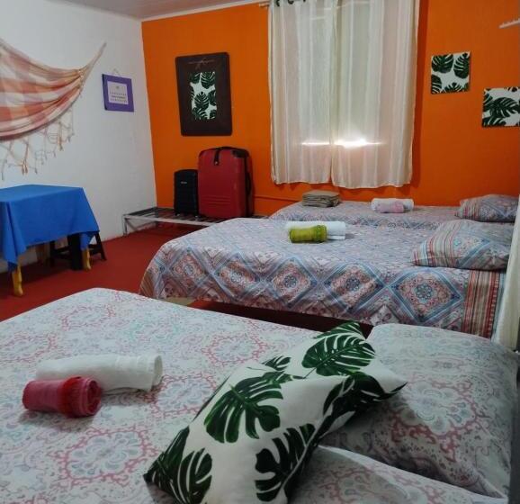 Стандартный внешний трехместный номер с ванной комнатой, Perto Do Aeroporto De Salvador   Dona Pitanga Hostel