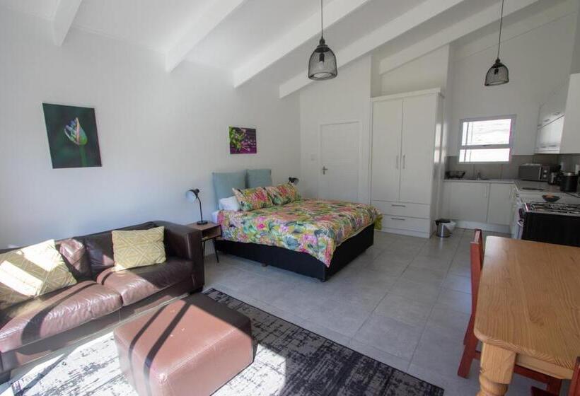 کابین, Pine Park Garden Cottages