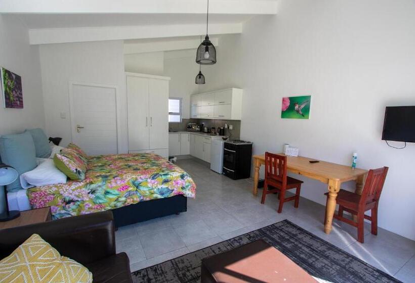 کابین, Pine Park Garden Cottages