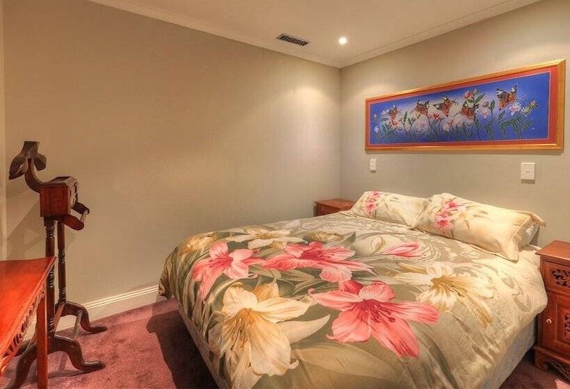 דירת חדר, Hatchers Richmond Manor