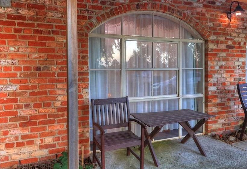 דירת חדר, Hatchers Richmond Manor